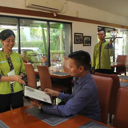 Hotel Grand Karawang Indah Eksteriør bilde
