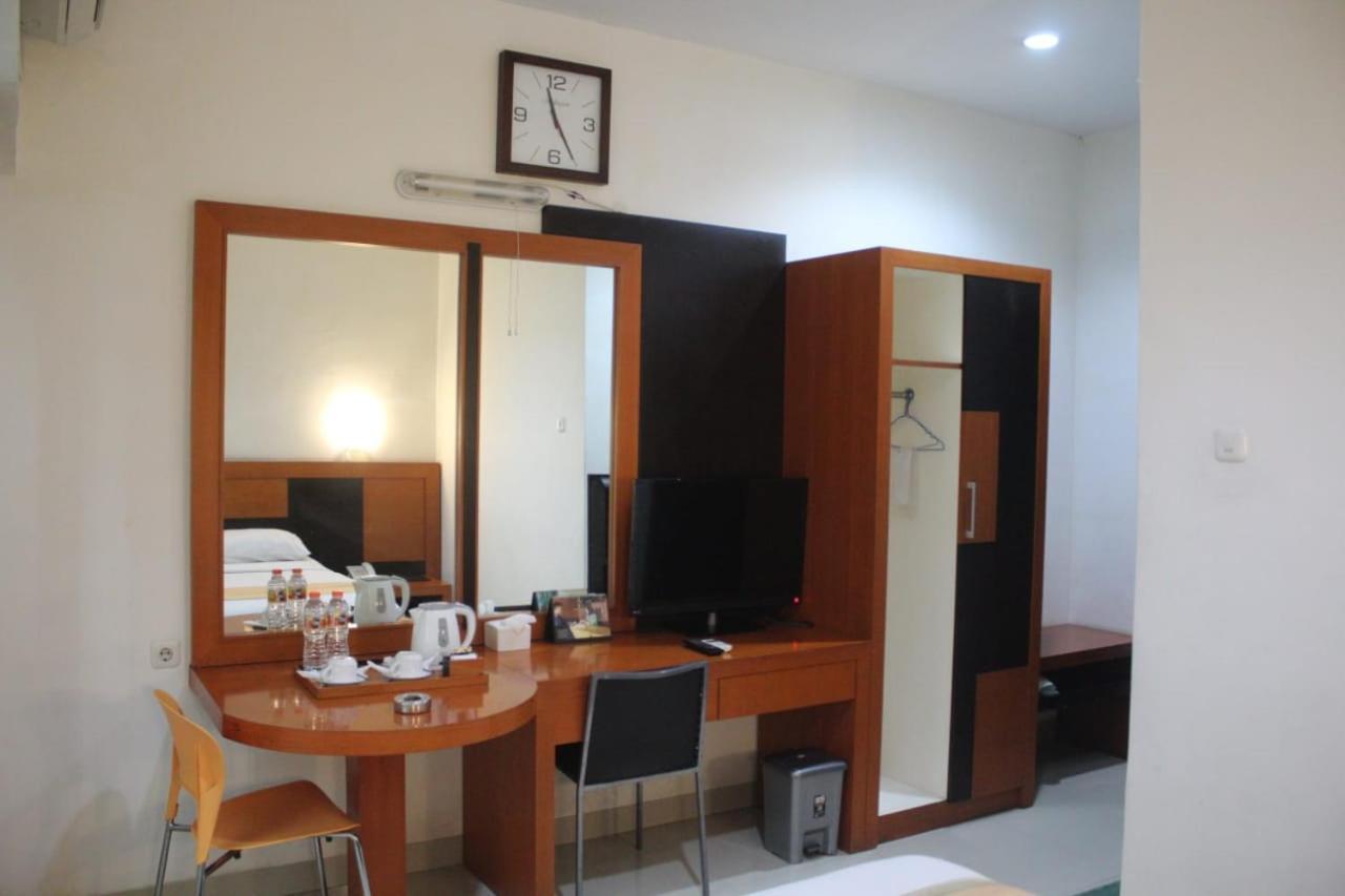 Hotel Grand Karawang Indah Eksteriør bilde