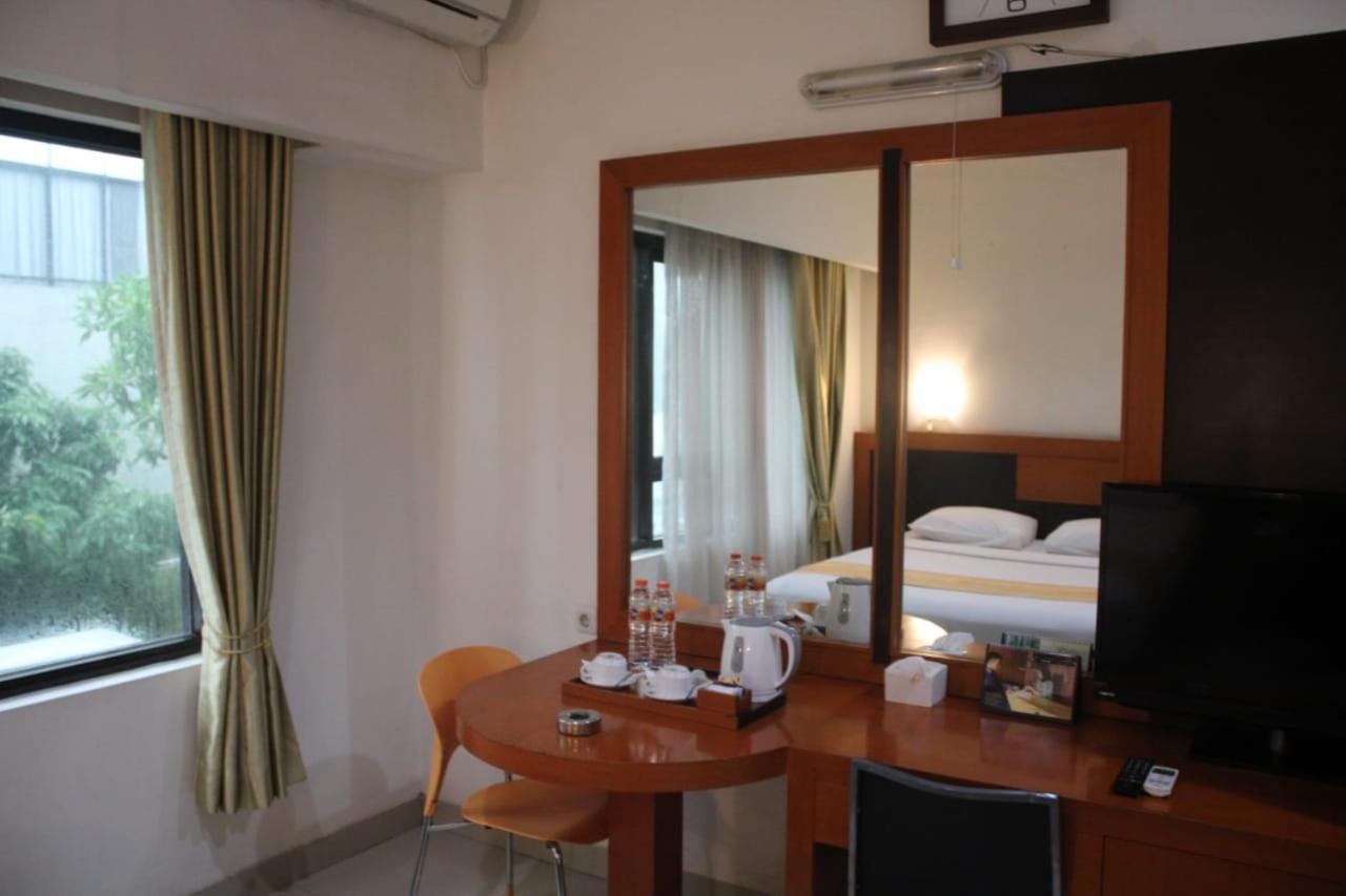 Hotel Grand Karawang Indah Eksteriør bilde