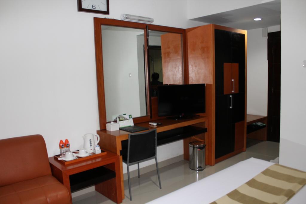 Hotel Grand Karawang Indah Eksteriør bilde