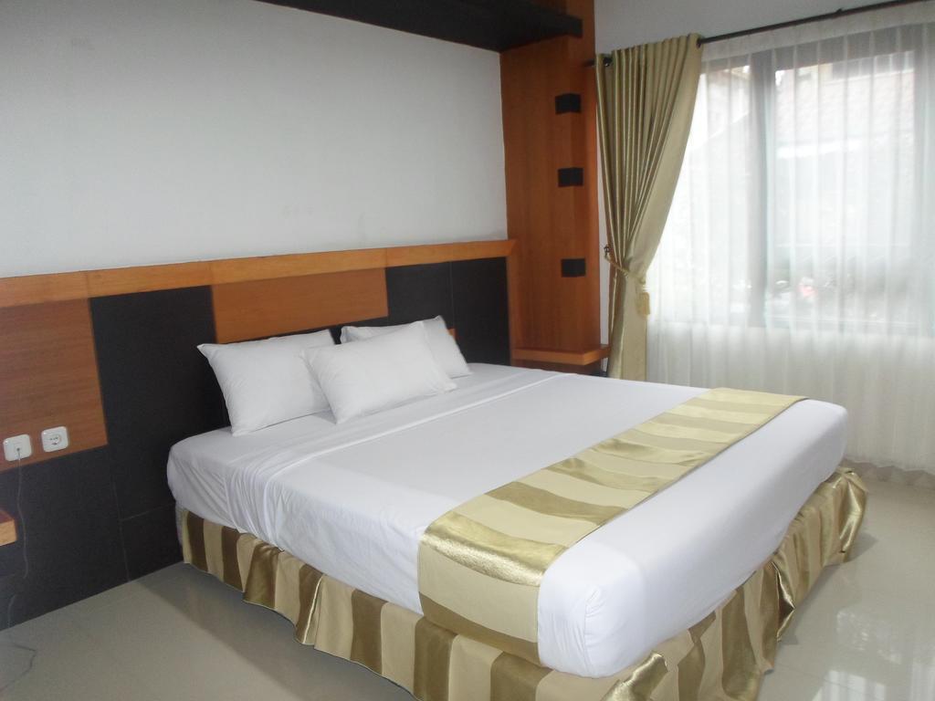 Hotel Grand Karawang Indah Rom bilde