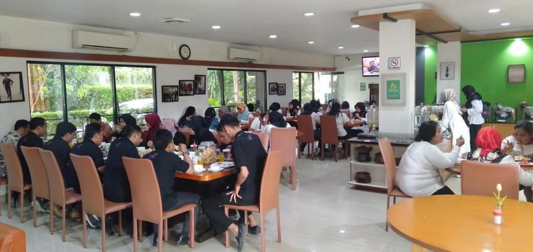 Hotel Grand Karawang Indah Eksteriør bilde