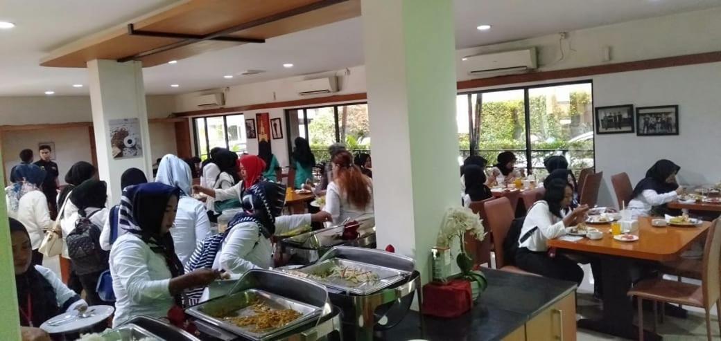 Hotel Grand Karawang Indah Eksteriør bilde